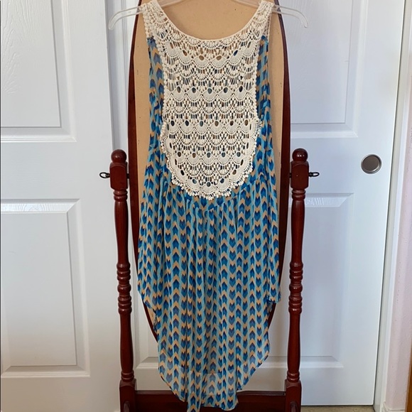 [5 for $25] Pattern mesh and crochet tunic top - Picture 3 of 4